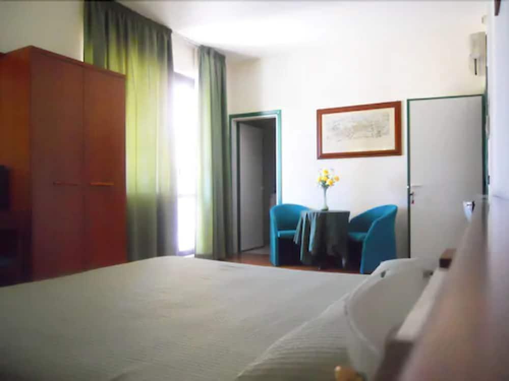 Traghetto Hotel Civitavecchia